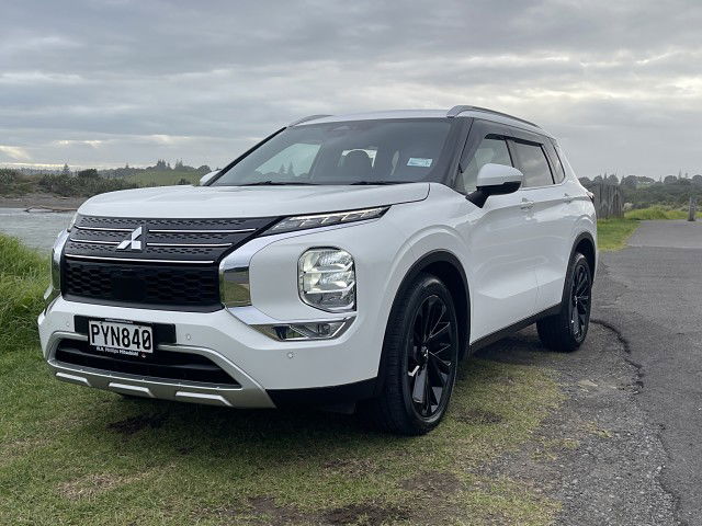 2023 Mitsubishi Outlander XLS 4WD