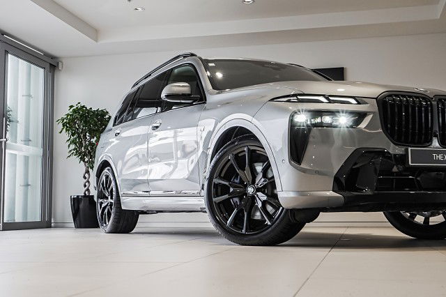 2025 BMW X7 xDrive40d