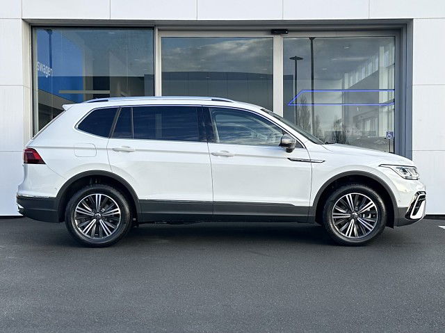 2025 Volkswagen Tiguan Allspace Style AWD