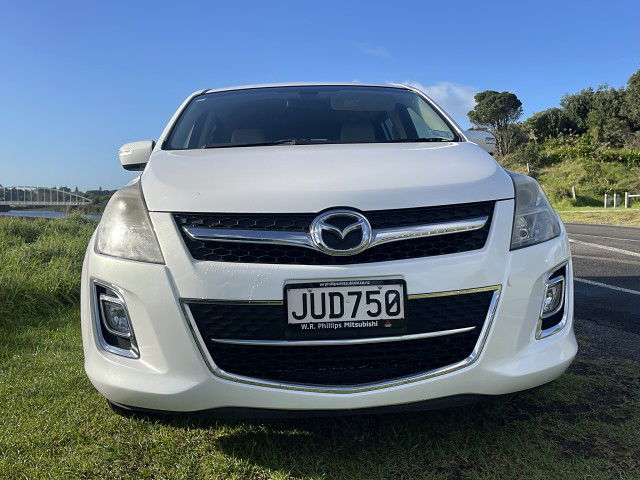 2011 Mazda MPV