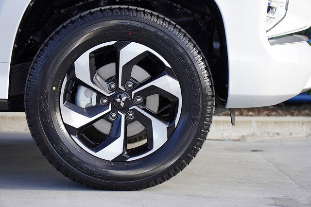 2025 Mitsubishi Pajero Sport 2.4D VRX 4WD 8AT