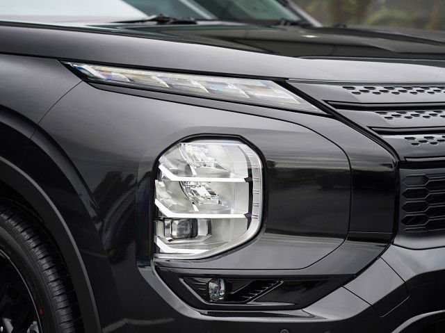 2025 Mitsubishi Outlander VRX 2.5 PETROL 2WD 7 SEAT SUV