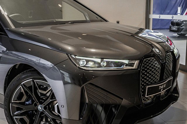 2025 BMW iX xDrive50