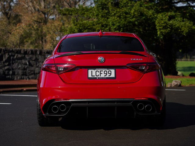 2017 Alfa Romeo Giulia Quadrifoglio 2.9P Bi-Turbo V6 8A