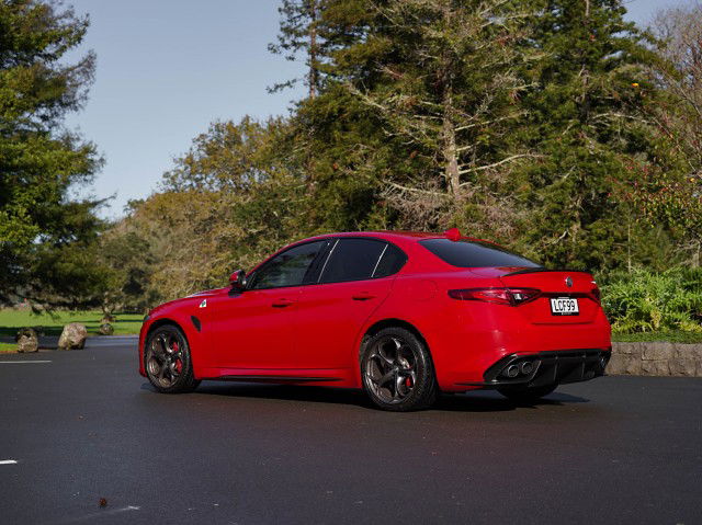 2017 Alfa Romeo Giulia Quadrifoglio 2.9P Bi-Turbo V6 8A