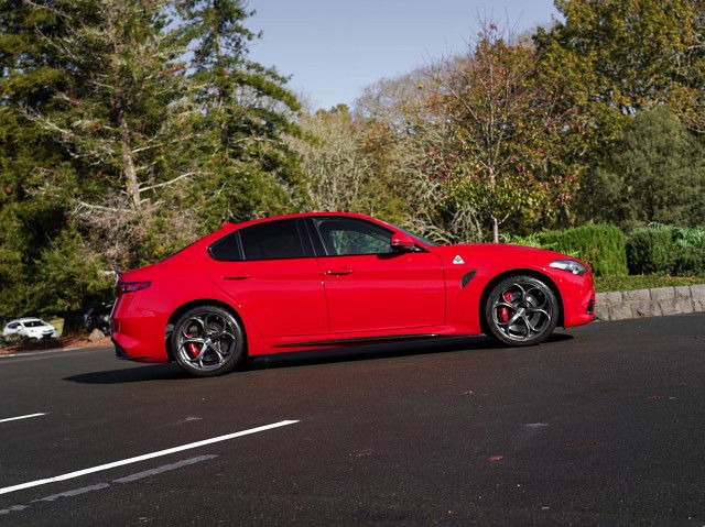 2017 Alfa Romeo Giulia Quadrifoglio 2.9P Bi-Turbo V6 8A