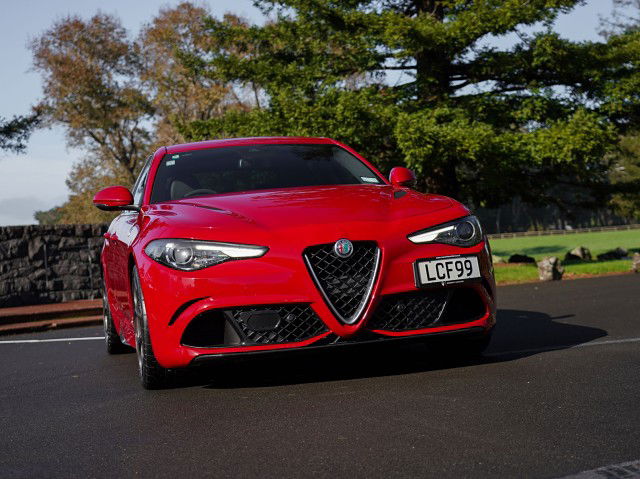 2017 Alfa Romeo Giulia Quadrifoglio 2.9P Bi-Turbo V6 8A