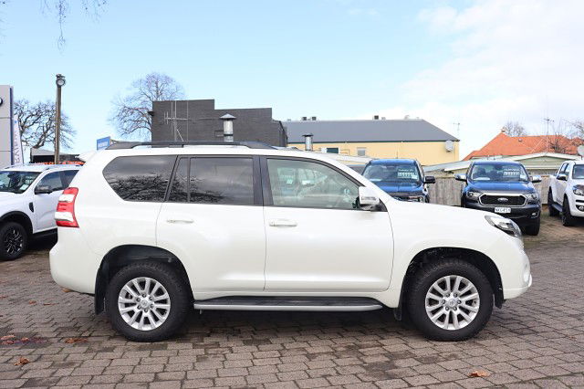 2017 Toyota Land Cruiser Prado VX | 2.8D | 4WD 7 Seater