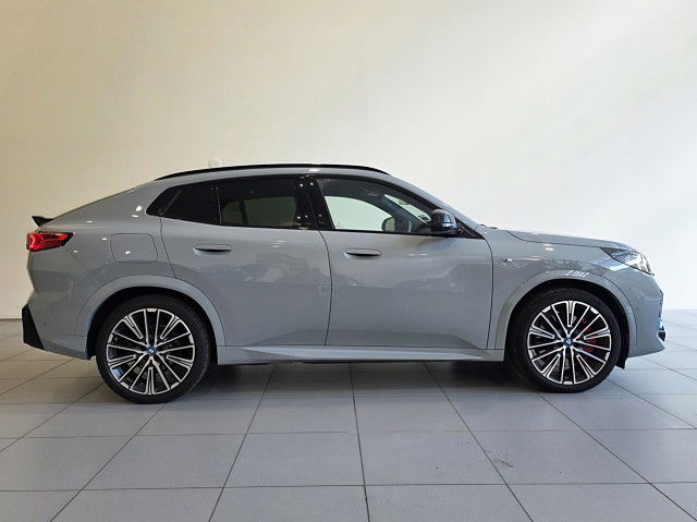 2025 BMW iX2 eDRIVE20 M Sport - Innovations Package