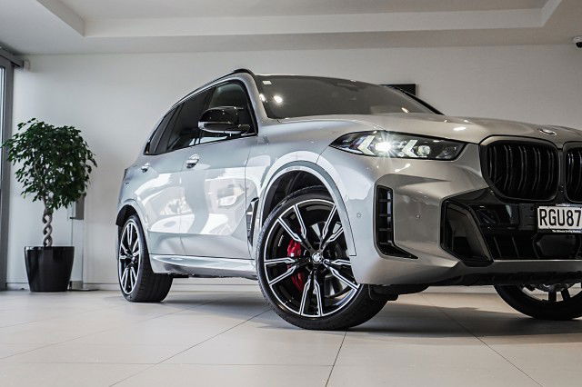 2025 BMW X5 M60i