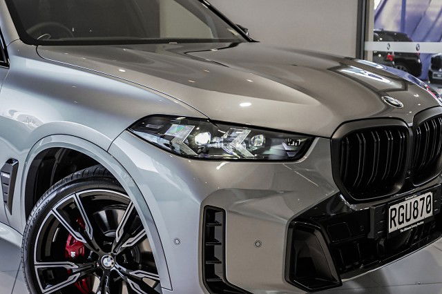 2025 BMW X5 M60i