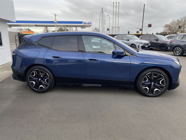 2025 BMW iX BMWi vehicles 40 Launch Edition