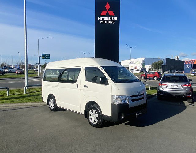 2018 Toyota Hiace 5DR DIESEL HIGHROOF 4WD