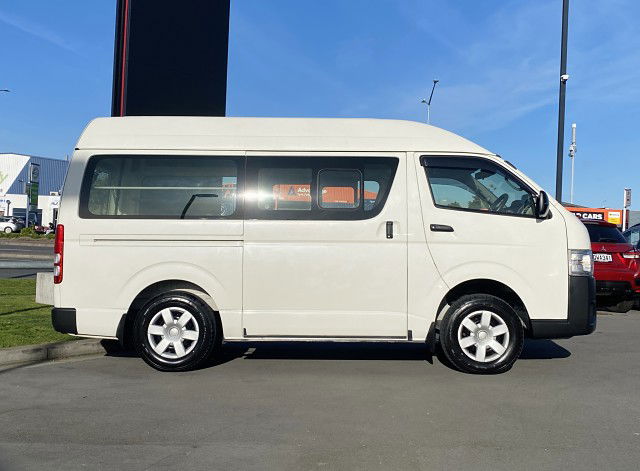 2018 Toyota Hiace 5DR DIESEL HIGHROOF 4WD