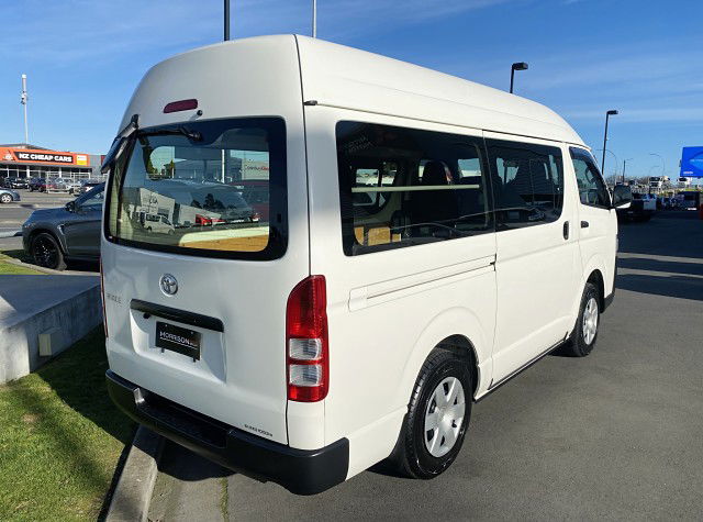 2018 Toyota Hiace 5DR DIESEL HIGHROOF 4WD