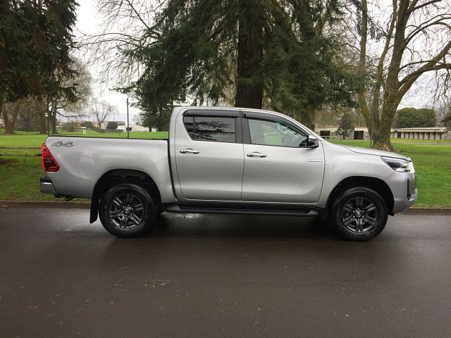 2022 Toyota Hilux SR5 4x4 D/C 2.8L AUTO