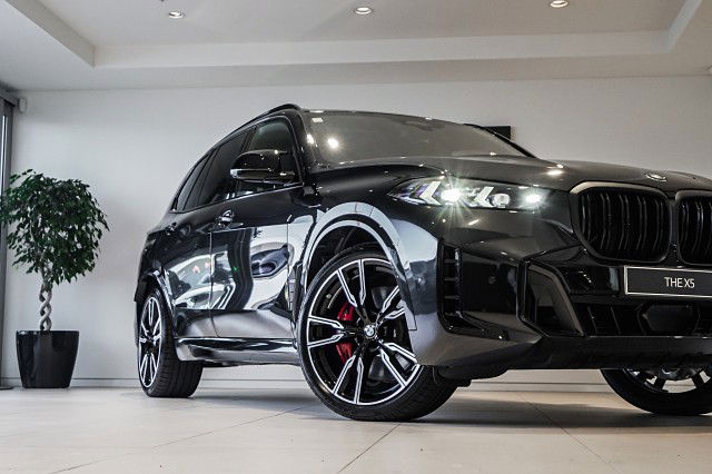 2025 BMW X5 M60i