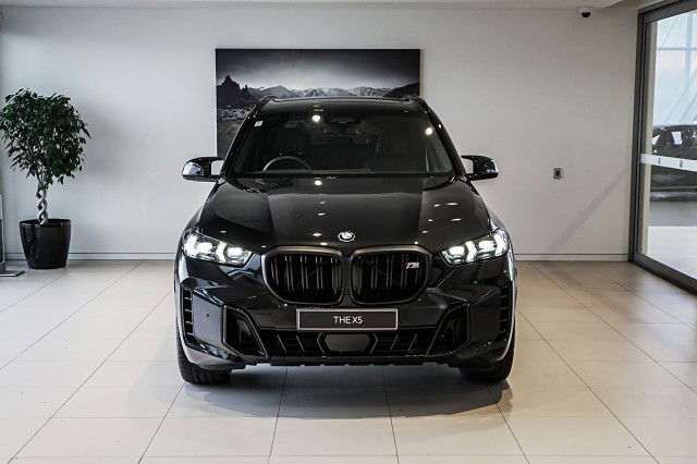2025 BMW X5 M60i