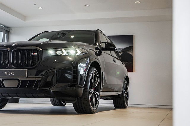 2025 BMW X5 M60i