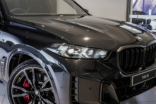 2025 BMW X5 M60i