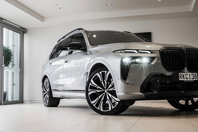 2024 BMW X7 M60i
